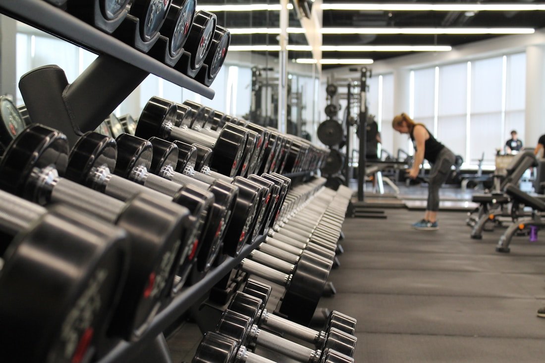 Pesas y equipamiento de entrenamiento, imagen referencial